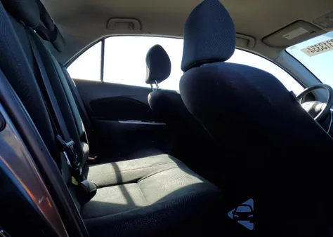 2010 Toyota Yaris z USA, uszkodzony, nr VIN JTDBT4K33A1376511